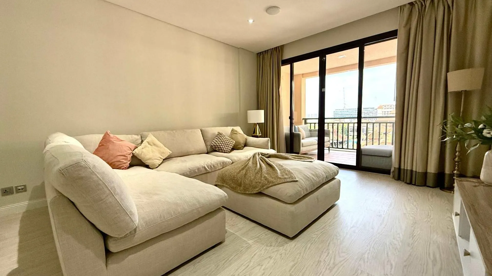 1Br Sea & Atlantis View Apartment At 5-Star Resort Dubai
