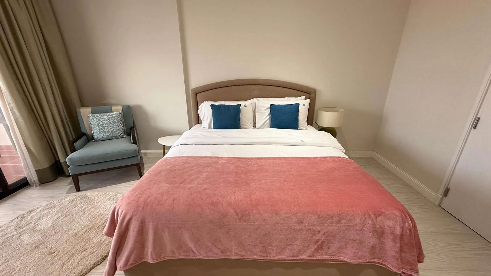 1Br Sea & Atlantis View Apartment At 5-Star Resort Dubai