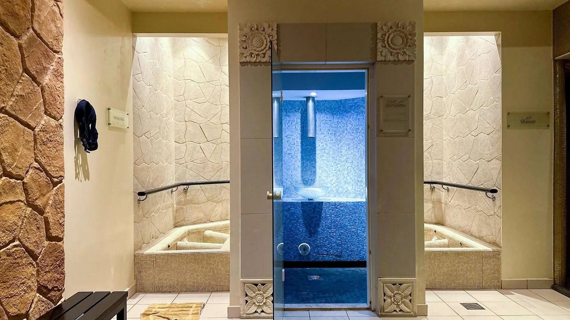 1Br Sea & Atlantis View Apartment At 5-Star Resort Dubai