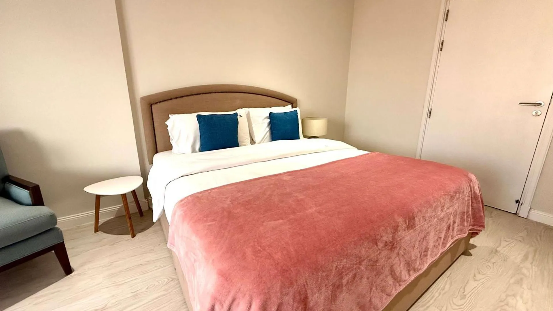 1Br Sea & Atlantis View Apartment At 5-Star Resort Dubai