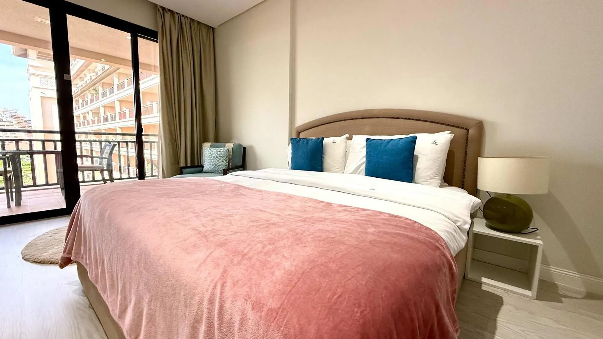 1Br Sea & Atlantis View Apartment At 5-Star Resort Dubai