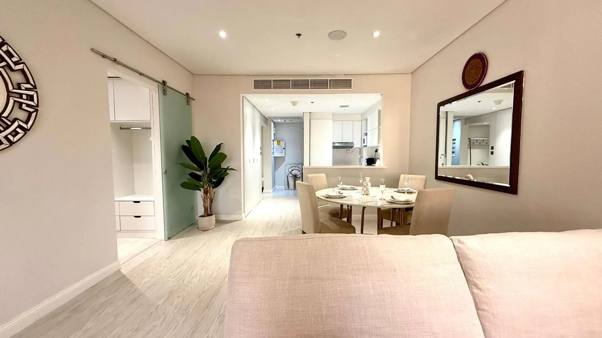 1Br Sea & Atlantis View Apartment At 5-Star Resort Dubai